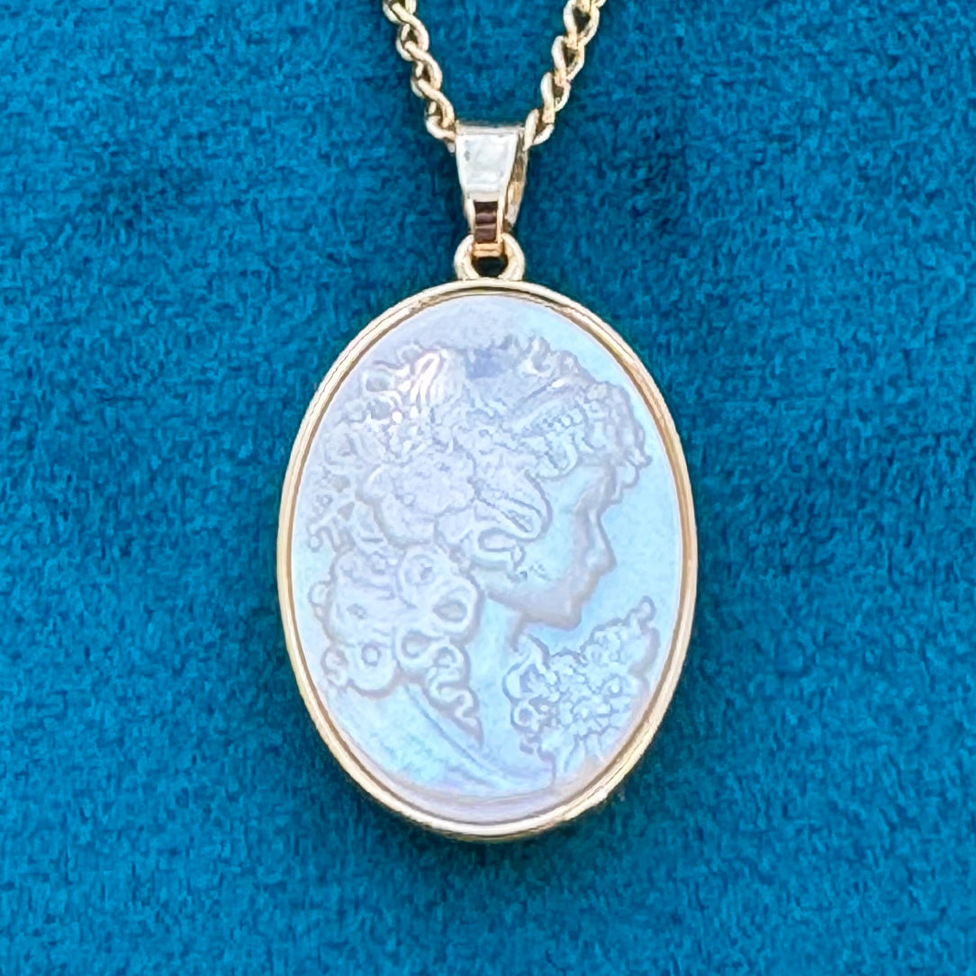 Helena - Shell Cameo