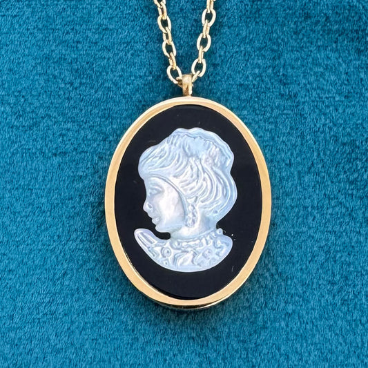 Annisa - Shell Cameo