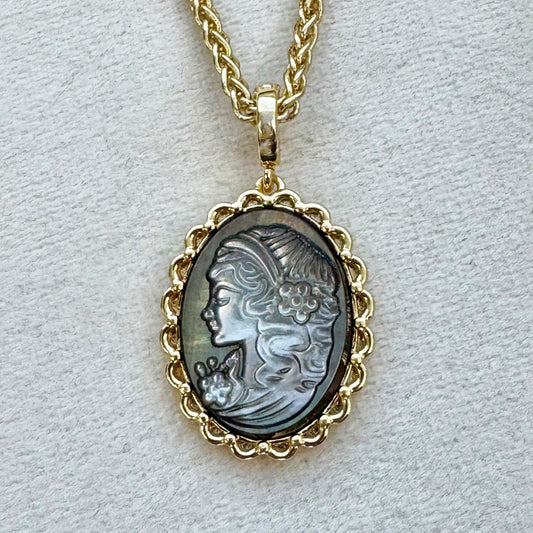 Candra - Black Shell Cameo
