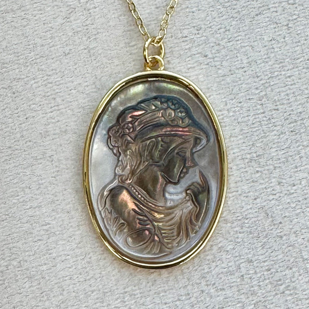 Perla - Black Shell Cameo