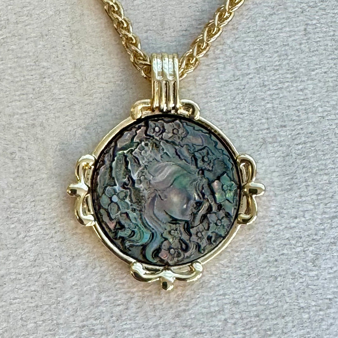 Dakota - Black Shell Cameo